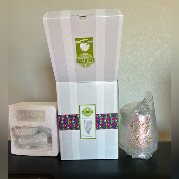 NIB Scentsy Ooh La La mini warmer - Picture 2 of 5
